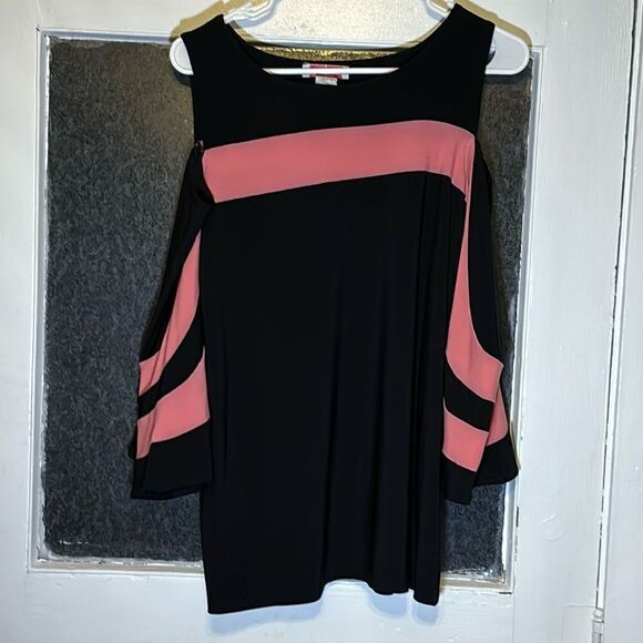 Pretty Woman Women’s Black and Pink Cold Shoulder Cutout Short Sleeve Top Size M - Picture 1 of 5